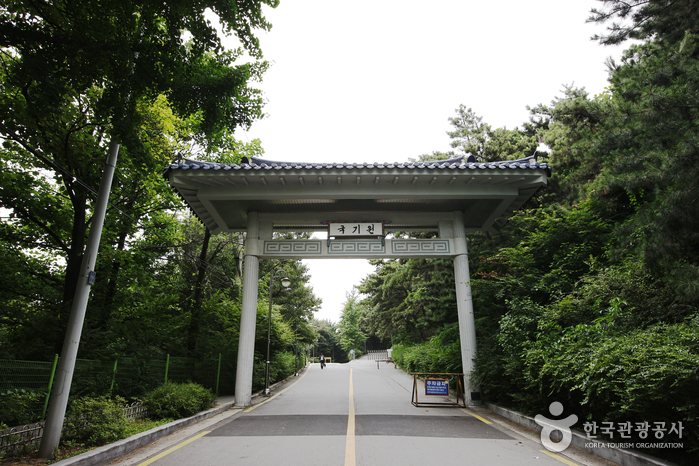 thumbnail-Kukkiwon (World Taekwondo Headquarters) (국기원(세계태권도본부))-4