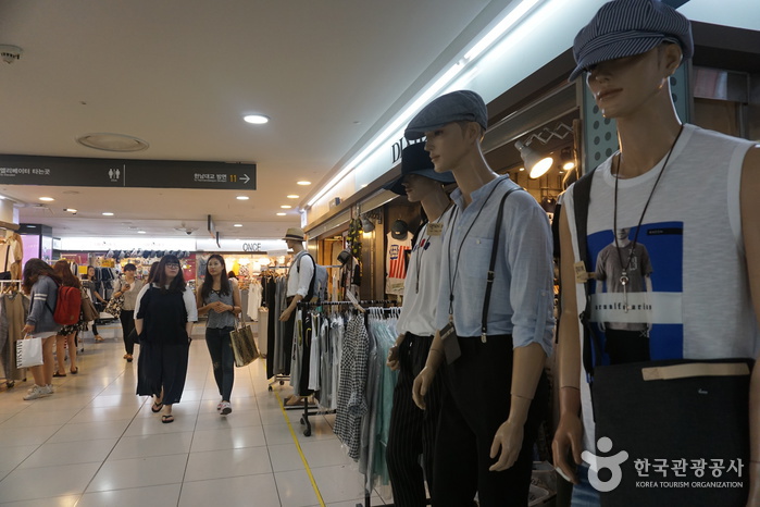 thumbnail-Gangnam Station Underground Shopping Center (강남역 지하도상가)-0