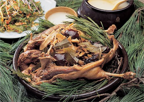 Ttatteuthan Jip Chuncheon Makguksu (따뜻한집 춘천막국수)