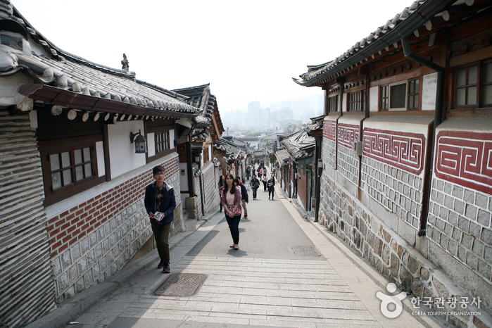 Bukchon Hanok Village (북촌한옥마을)