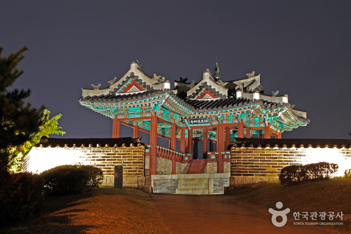 Banghwasuryujeong Pavilion (방화수류정(동북각루))