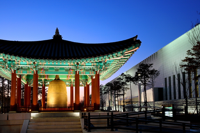 Национальный музей Кореи (국립중앙박물관)