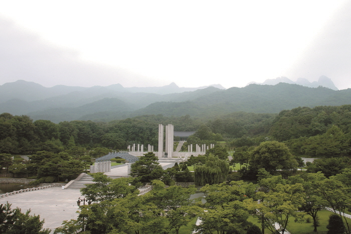 April 19th National Cemetery (국립4.19민주묘지)