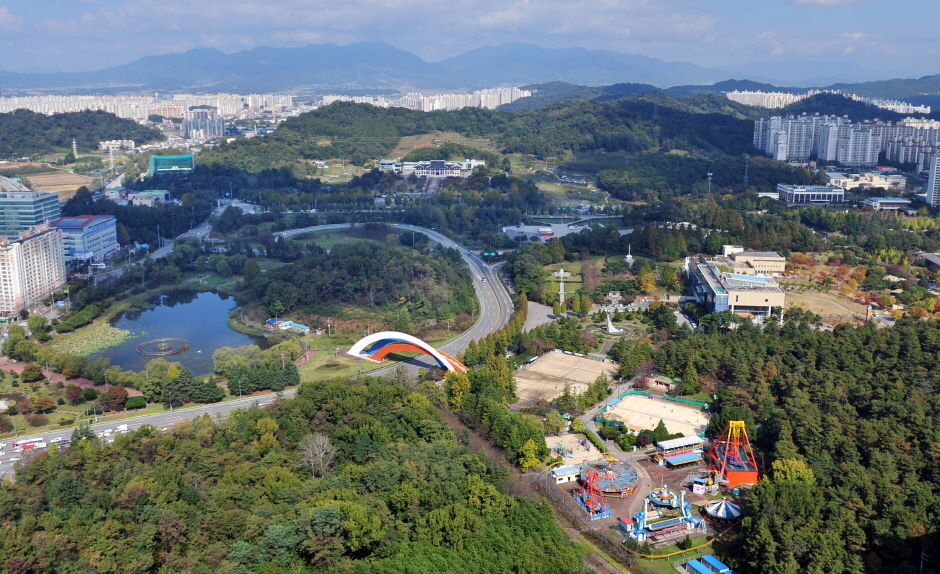Jungoe-Park (중외공원)