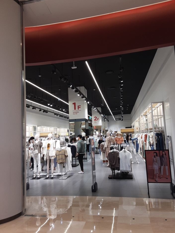 8 Seconds - Lotte World Mall Branch [Tax Refund Shop] (에잇세컨즈 롯데월드몰점)