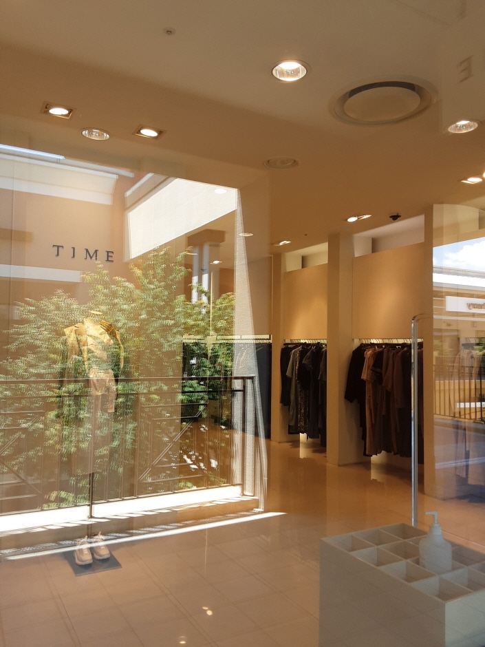 The Handsome Time - Shinsegae Paju Branch [Tax Refund Shop] (한섬 타임 신세계파주)