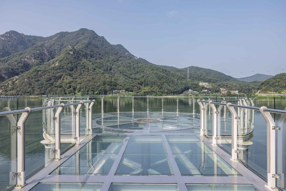 Uiamho Lake Skywalk (의암호스카이워크)