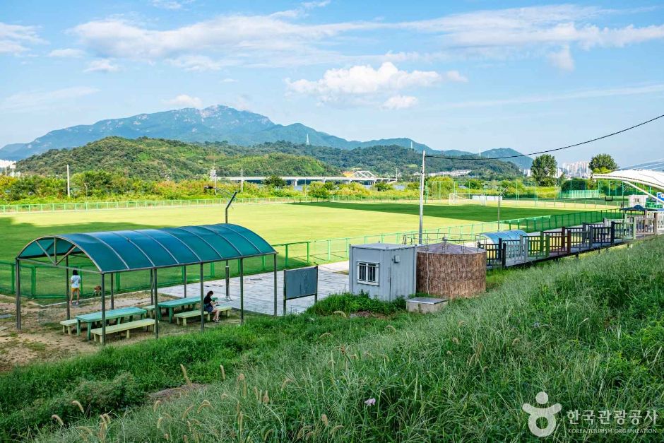 석적체육공원