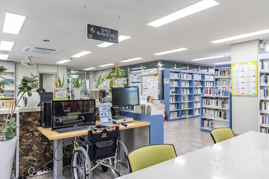 thumbnail-통영시립도서관-3