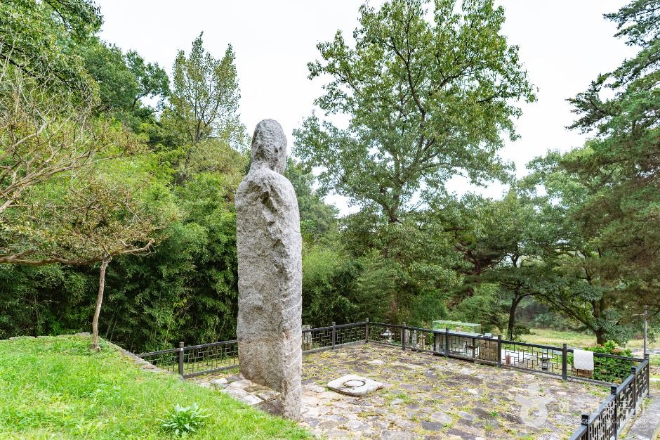 아산 평촌리 석조약사여래입상