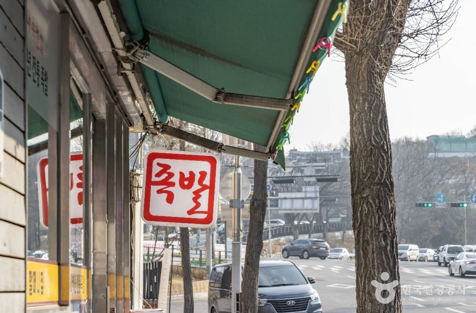 장충동 족발 골목