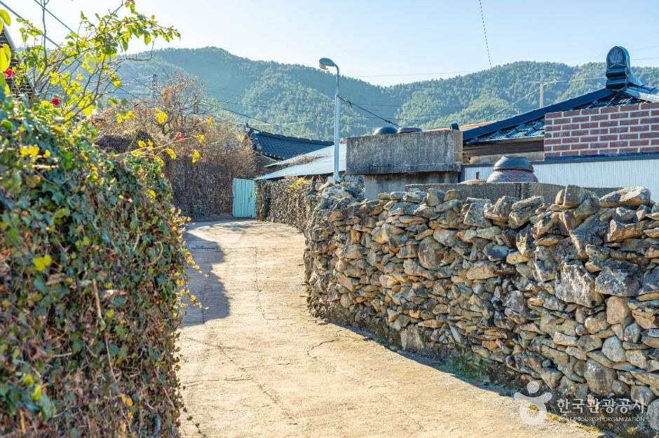 thumbnail-상서마을 옛 돌담길-6
