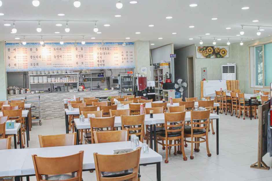 thumbnail-유명횟집-5