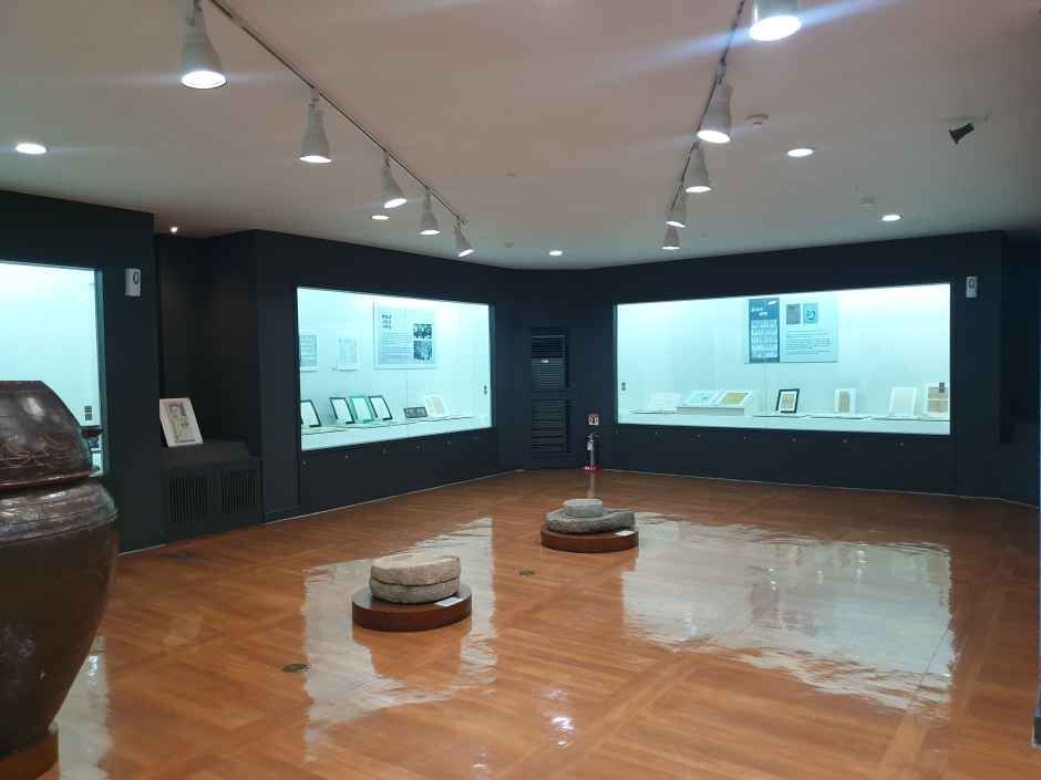 thumbnail-건국대학교 박물관-4