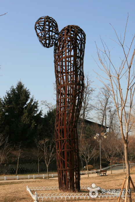 Yongsan Park (용산공원)