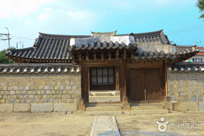 Hwaseong Haenggung Palace (화성행궁)