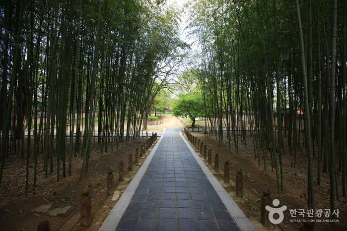 Gyeonggijeon Shrine (경기전)