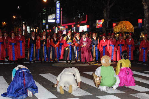 Suwon Hwaseong Cultural Festival (수원 화성문화제)