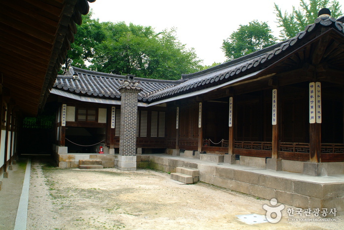 Unhyeongung Royal Residence (운현궁)