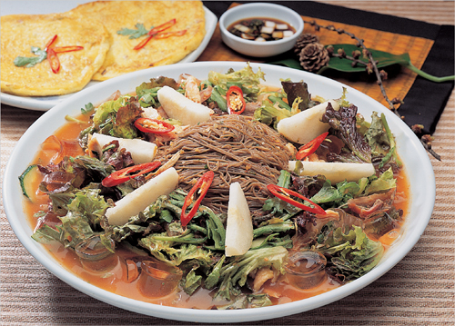 Ttatteuthan Jip Chuncheon Makguksu (따뜻한집 춘천막국수)
