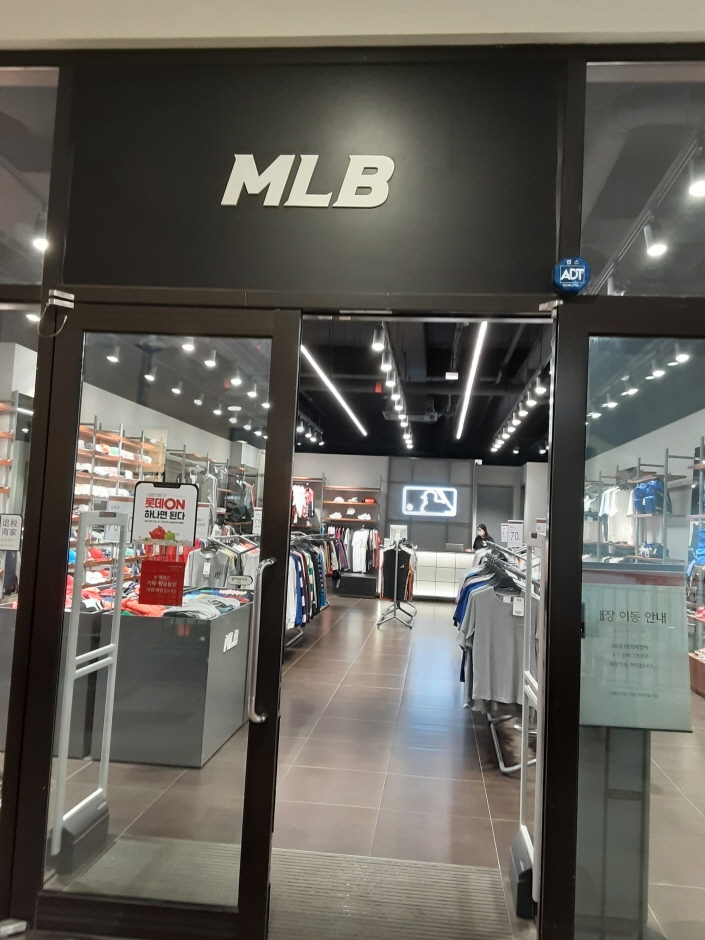MLB - Lotte Outlets Paju Branch [Tax Refund Shop] (엠엘비 롯데아울렛 파주점)