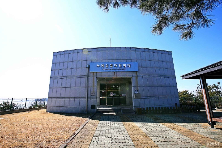 Observatorio del Faro de la Isla Nueseom (누에섬 등대전망대)