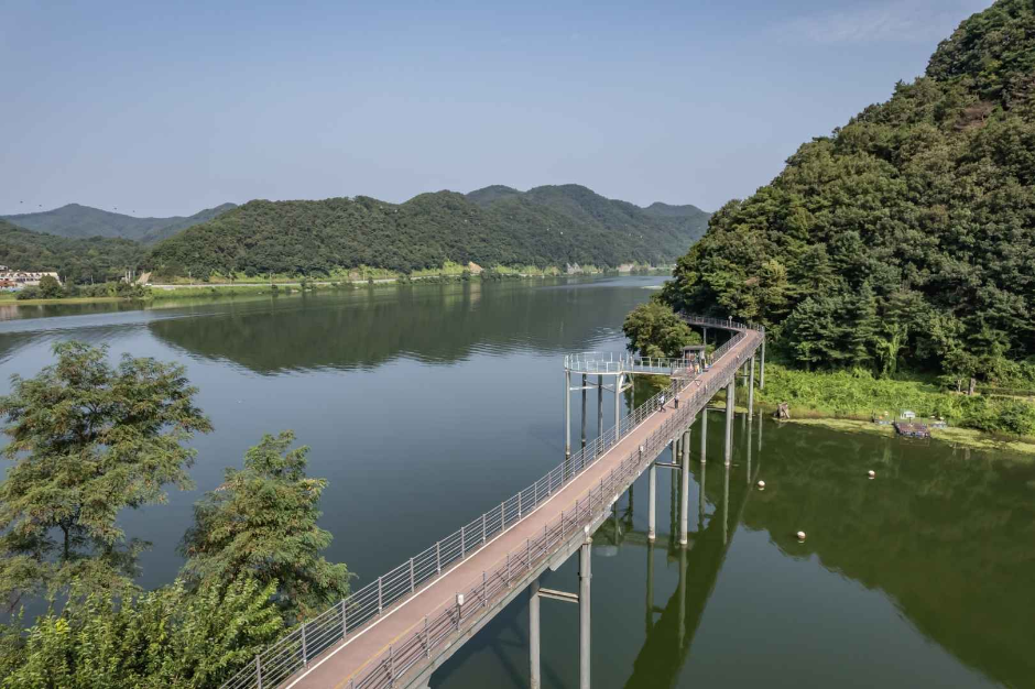 Uiamho Lake Skywalk (의암호스카이워크)