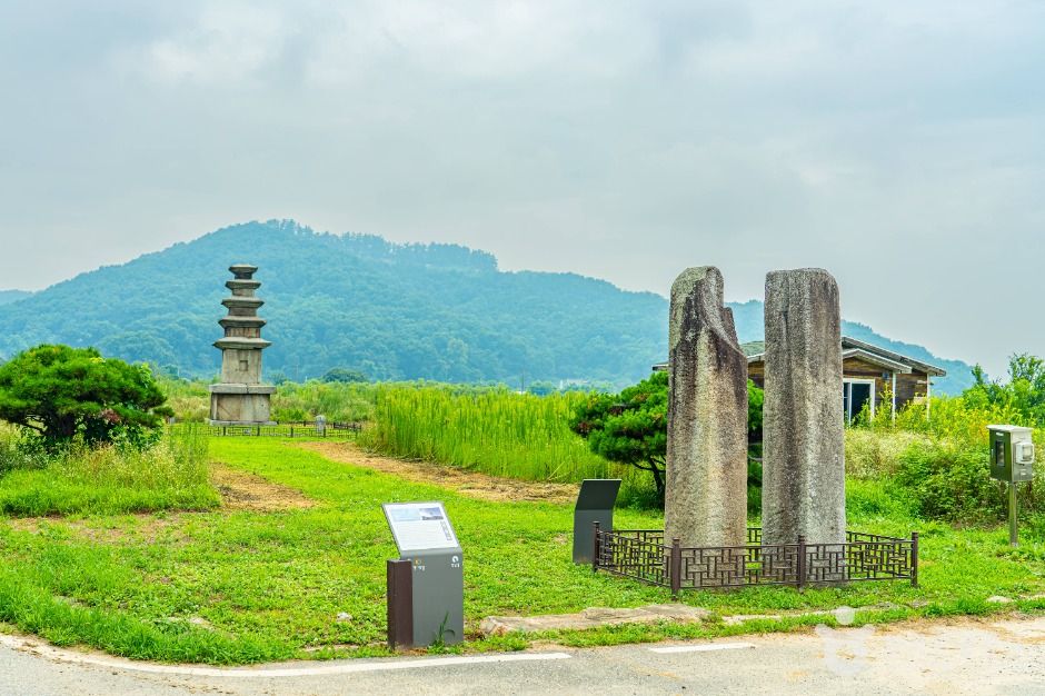 thumbnail-안성죽산리당간지주-3