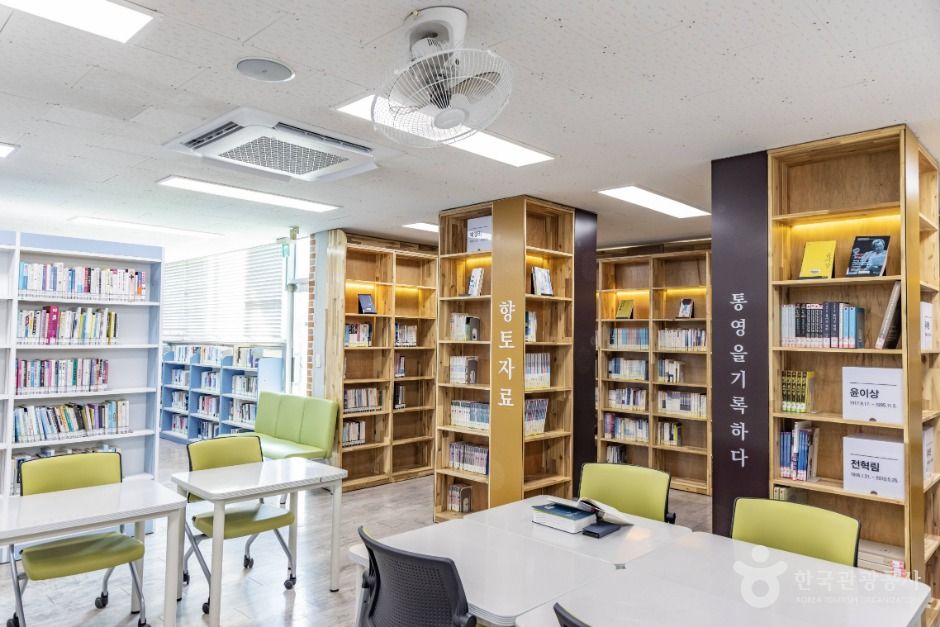 thumbnail-통영시립도서관-4