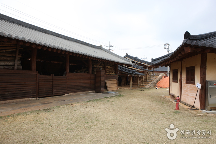 Yeongam Pottery Museum (영암도기박물관)