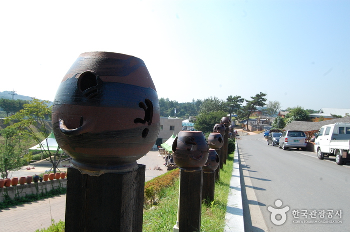 Oegosan Onggi Village (외고산옹기마을) 