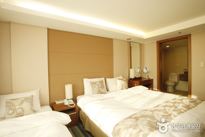 Three 7 Stay Hotel (쓰리세븐스테이호텔)