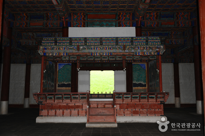 Hongneung et Yureung (Tombes de Hongyureung) à Namyangju [Patrimoine Mondial de l'UNESCO] (남양주 홍릉과 유릉)