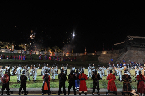 Suwon Hwaseong Cultural Festival (수원 화성문화제)