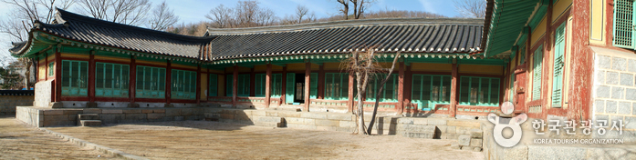 Goryeogung Palace Site (고려궁지)