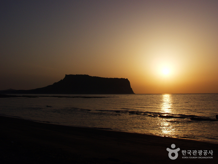 Seongsan Ilchulbong Peak [UNESCO World Heritage] (성산일출봉)
