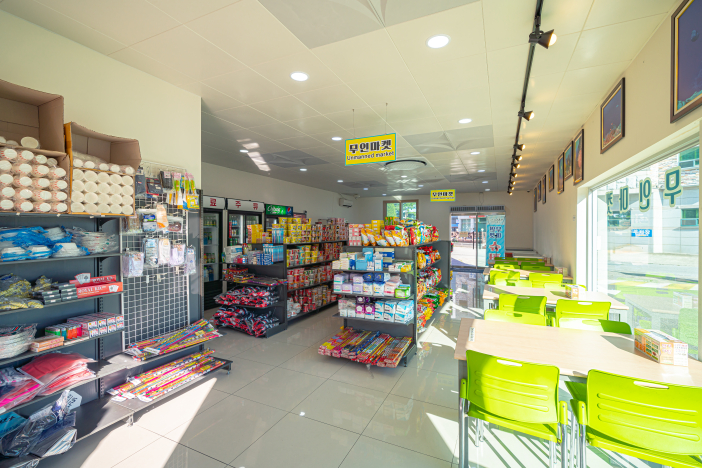 An unmanned store inside the hotel sells a wide variety of items like a general convenience store.
