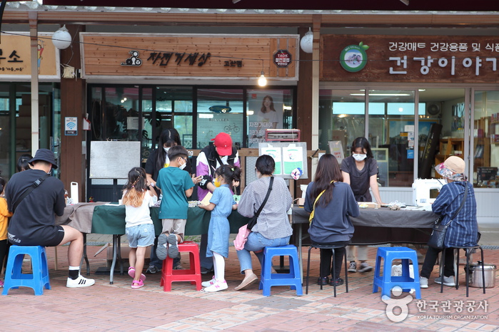 Gosan Miso Market / Gosan Market (고산미소시장/고산시장 (4, 9일))