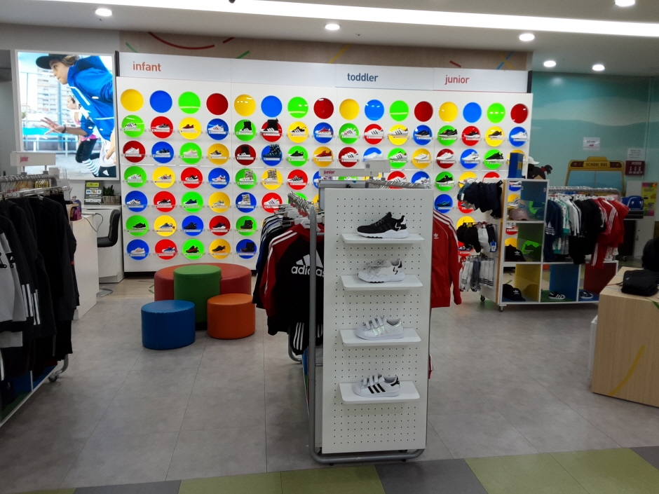 Adidas - First Village Outlets Branch [Tax Refund Shop] (아디다스 퍼스트빌리지아울렛)
