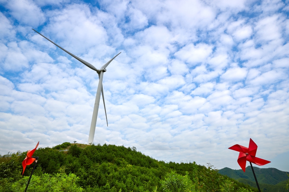 Uljin Hyeonjongsan Wind Farm (울진현종산풍력발전소)