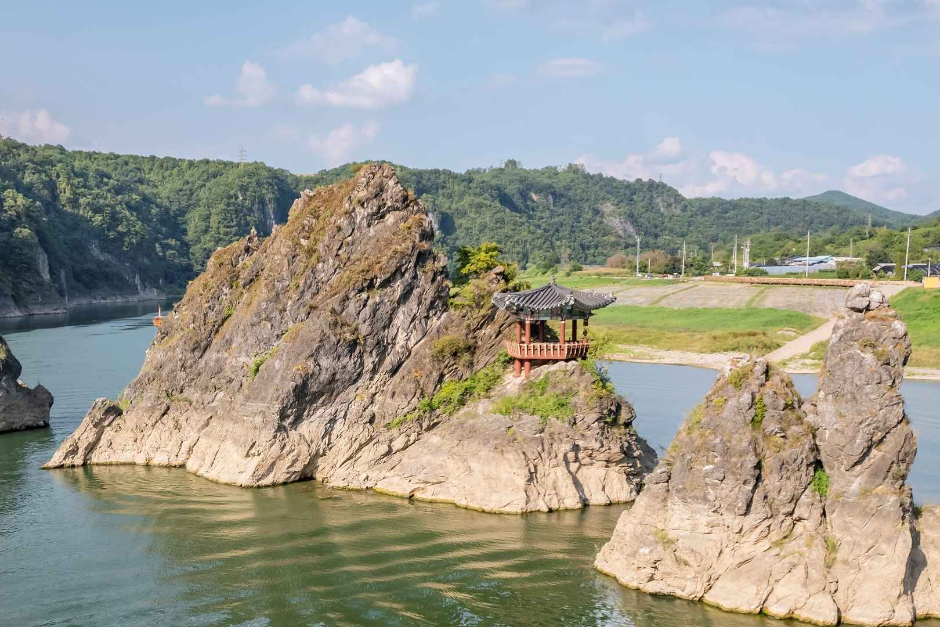 Dodamsambong Motorboat (도담삼봉 모터보트)