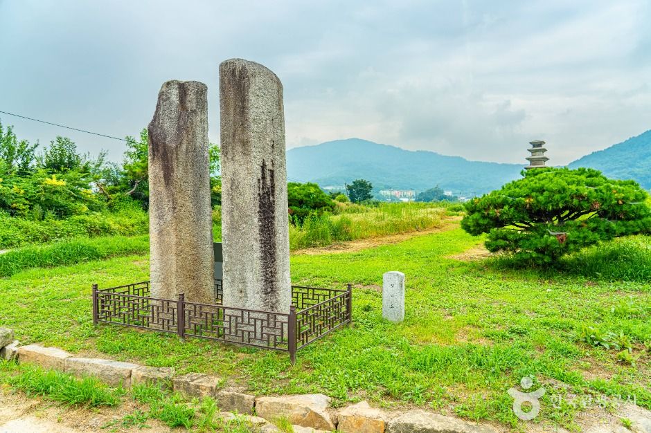 thumbnail-안성죽산리당간지주-4