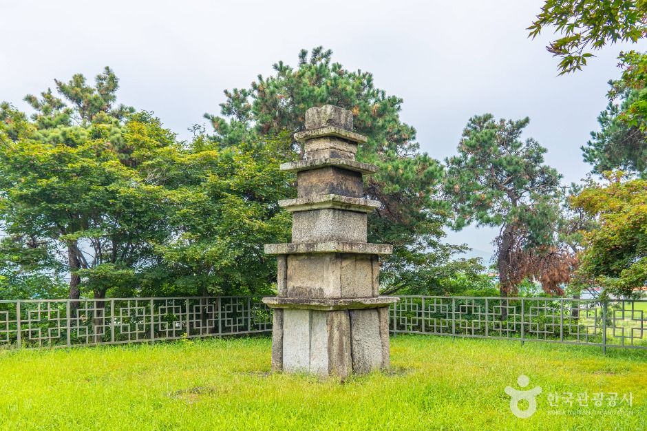 thumbnail-안성도기동삼층석탑-4