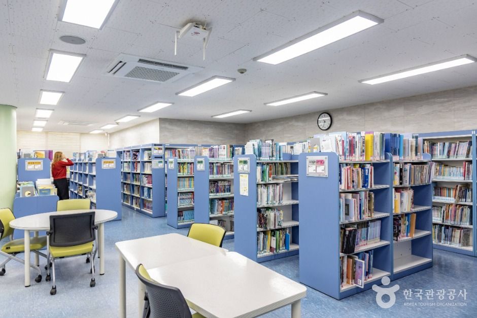 thumbnail-통영시립도서관-5