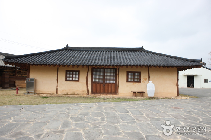 Yeongam Pottery Museum (영암도기박물관)