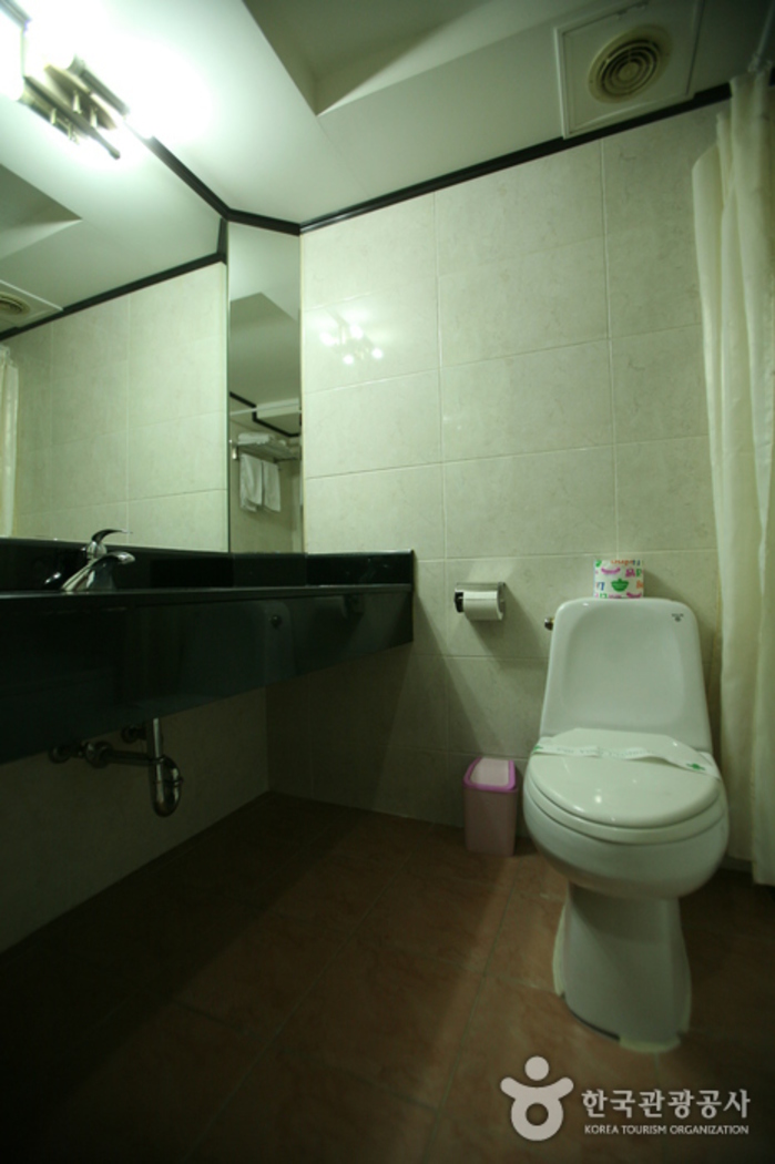 Hotel Lees - Goodstay