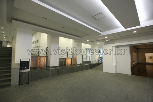 Ewha Womans University Museum (이화여자대학교박물관)