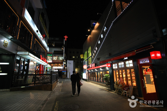 Daehangno (University Street) (대학로)1