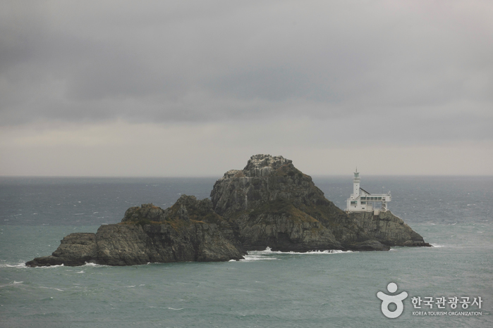 Oryukdo Lighthouse (오륙도 등대)0