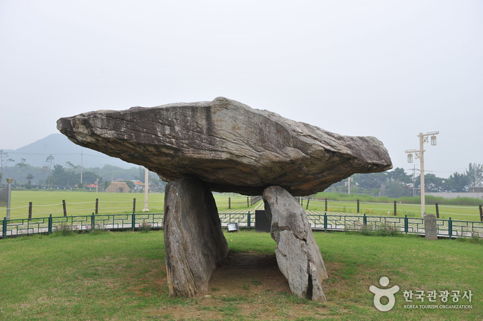 Dolmen in Bugeun-ri [UNESCO World Heritage] (강화 고인돌 유적 [유네스코 세계문화유산])